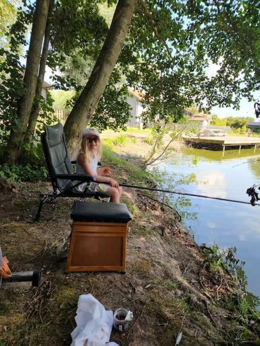 ブルブール *L'Ecrin De L'Etang* Depaysement Assureヴィラ エクステリア 写真