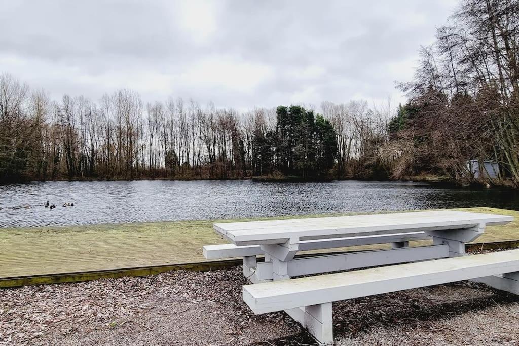 ブルブール *L'Ecrin De L'Etang* Depaysement Assureヴィラ エクステリア 写真
